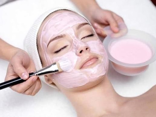 Limpieza facial profunda con hidratación